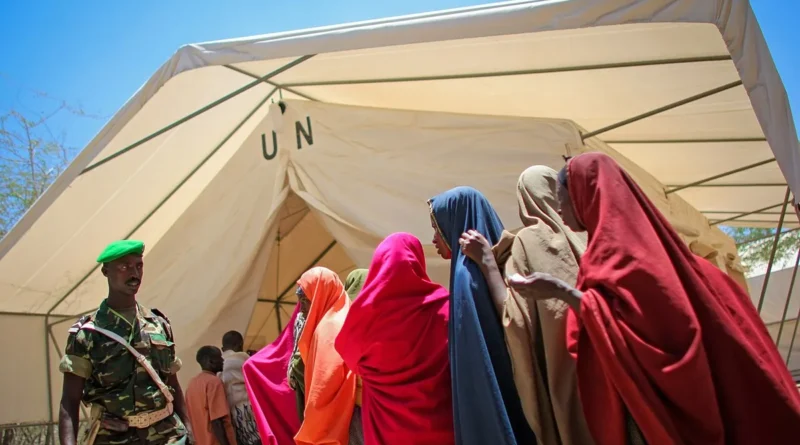 Huge Queues Meningitis Jabs: supporting visual