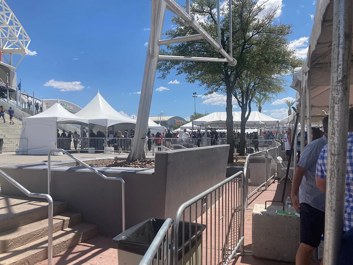 Huge Queues Meningitis Jabs: detailed view