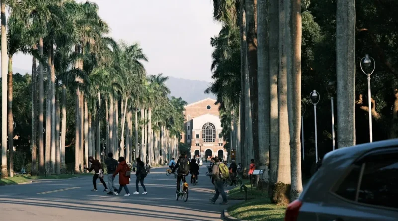 Campus Fashion: Everything Need supporting visual