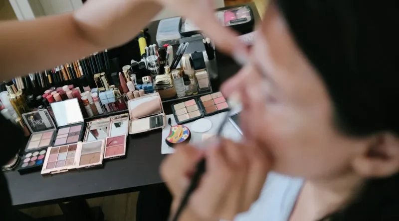 Proven 10-Minute Makeup supporting visual