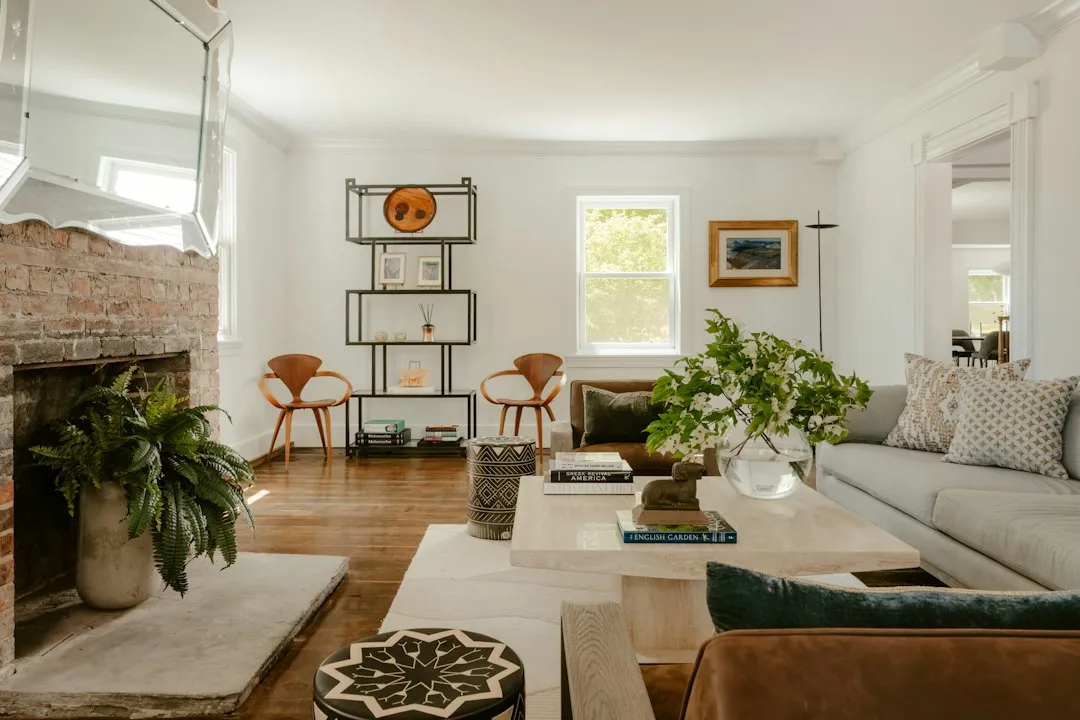 Supporting image of a neutral base with colorful accents